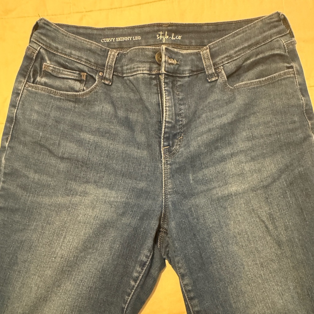 Women’s curvy skinny leg jeans